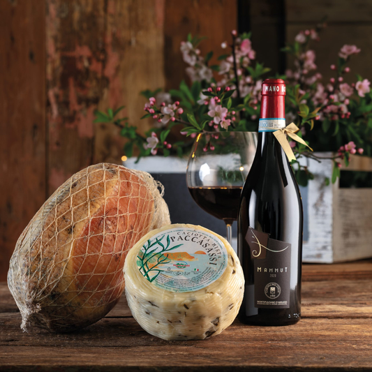 Cesto di Natale "Paccasassi" - Montepulciano d'Abruzzo Bio, Fiocco di Prosciutto e Caciotta